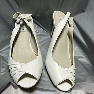 Steve Madden White Slingback 8M Heels